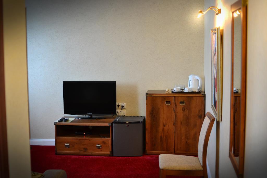 Kera Hotel Nesterenki Værelse billede
