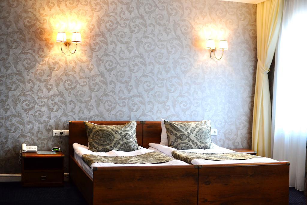 Kera Hotel Nesterenki Værelse billede