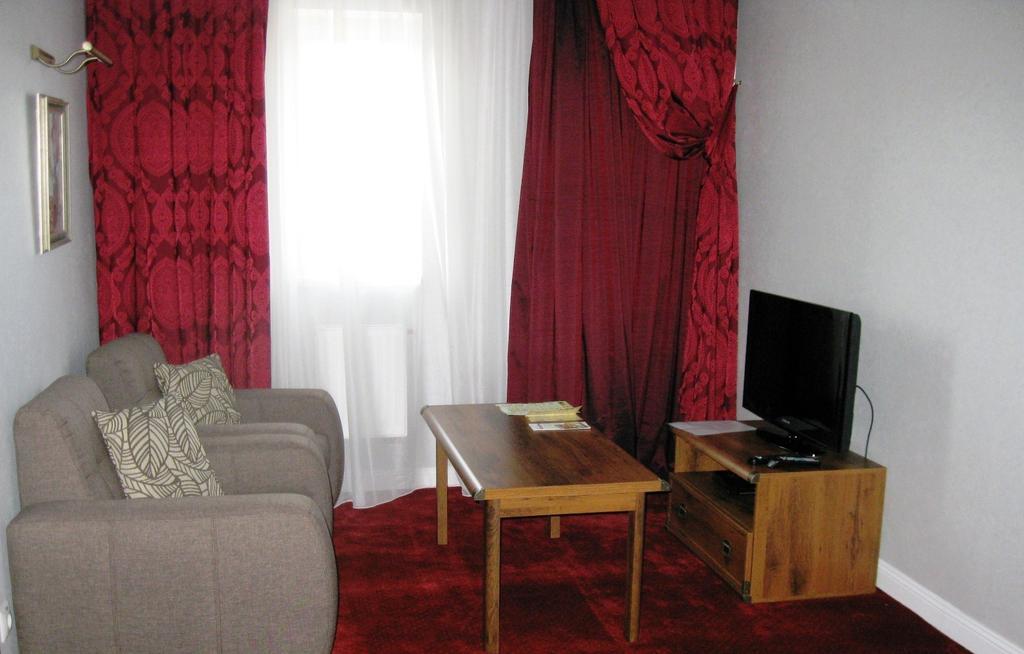 Kera Hotel Nesterenki Værelse billede