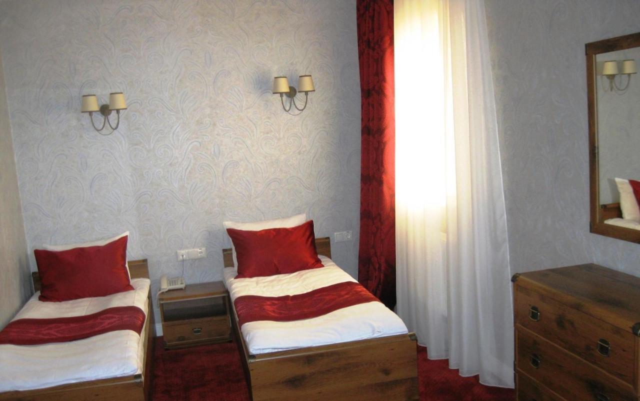 Kera Hotel Nesterenki Eksteriør billede
